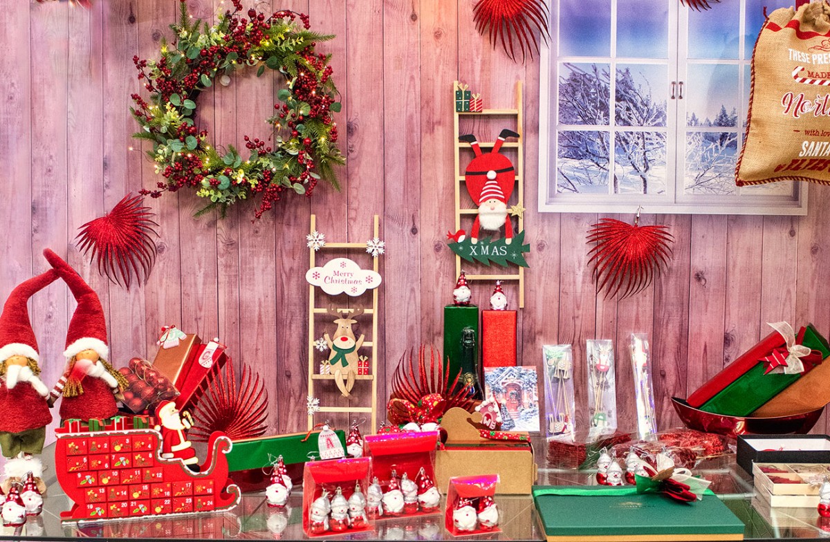 Decoration items and props for sales windows or stores in autumn and Christmas 2022